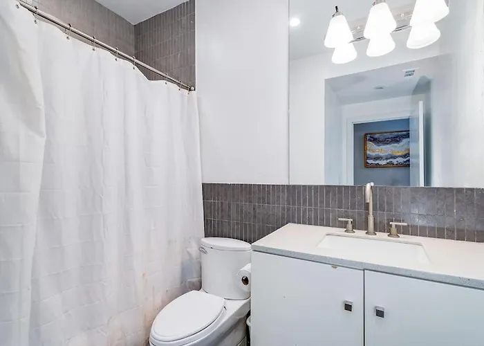 Beautiful Unit Chi In Prime River North - Floor * Chicago