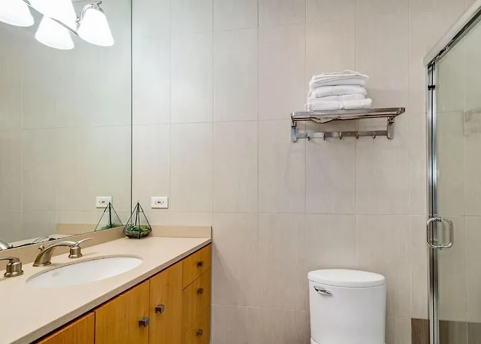 Beautiful Unit Chi In Prime River North - Floor *