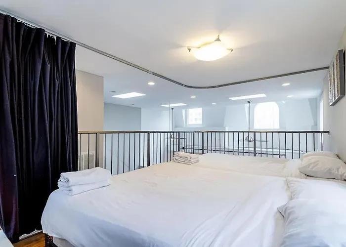 Beautiful Unit Chi In Prime River North - Floor * Chicago